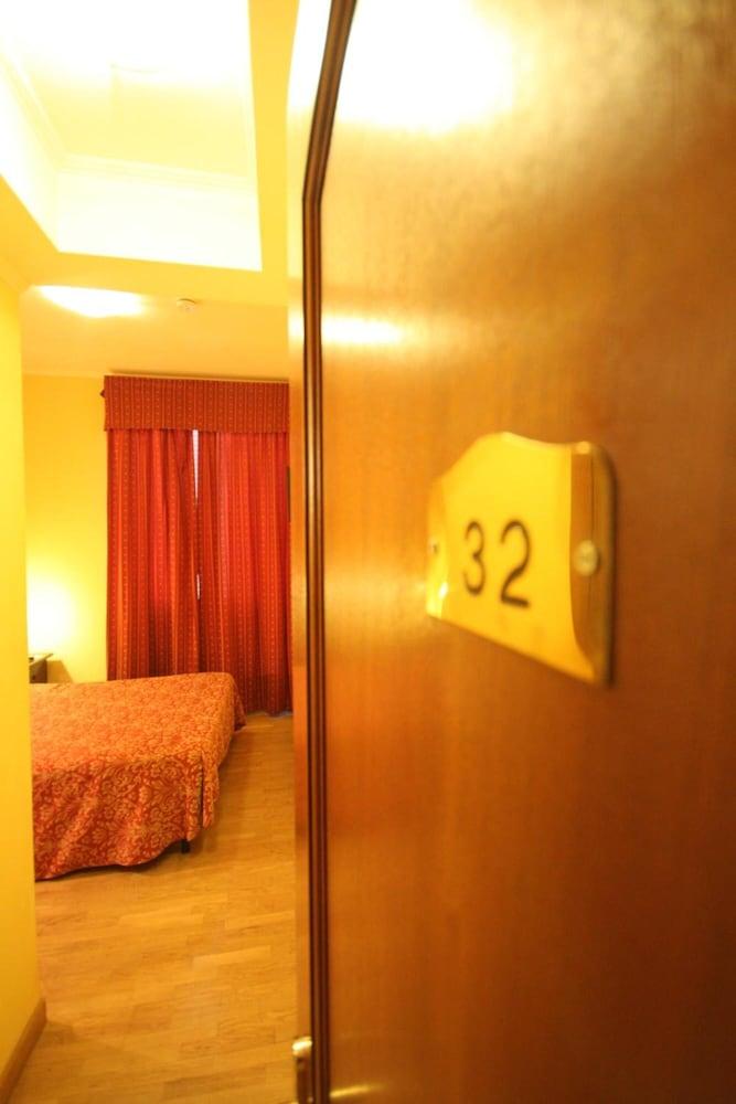 Hotel Cherubini Рим Екстер'єр фото